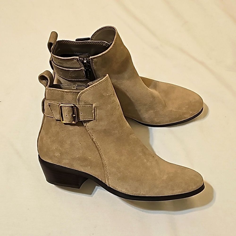 BLONDO Suede WATERPROOF booties 9.5